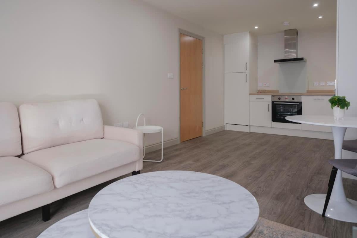 Charming 1-Bedroom Apartment In Leeds City Centre Perfect For Couples Or Solo Travelers Exterior foto